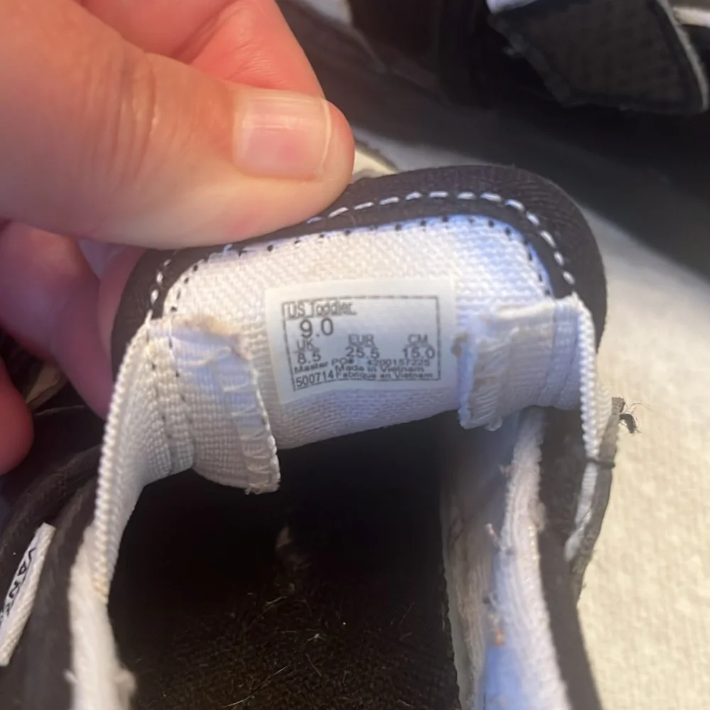 Vans T Slip-On V Angler Fish Size 9 toddler preloved good condition black/ white - Picture 7 of 8